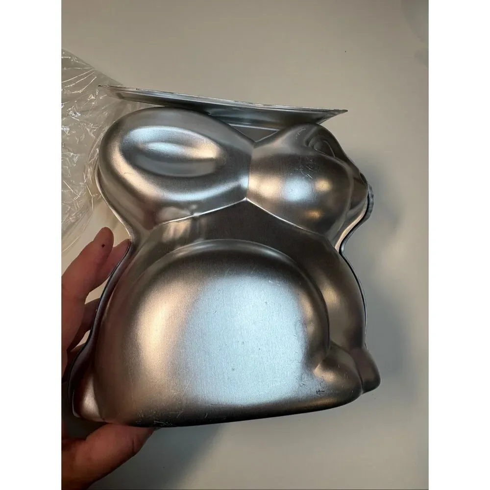 Wilton 3-D Bunny Cake Pan vintage
